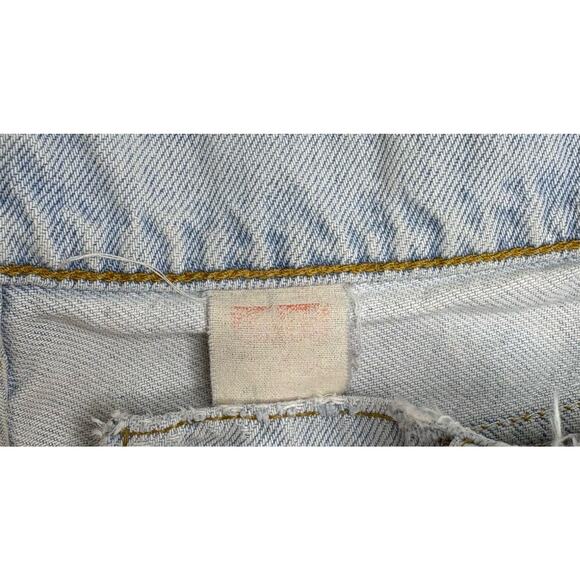 Vintage Women’s Levi’s Light Wash Distressed Cut Off Shorts Size 6 - Picture 6 of 6